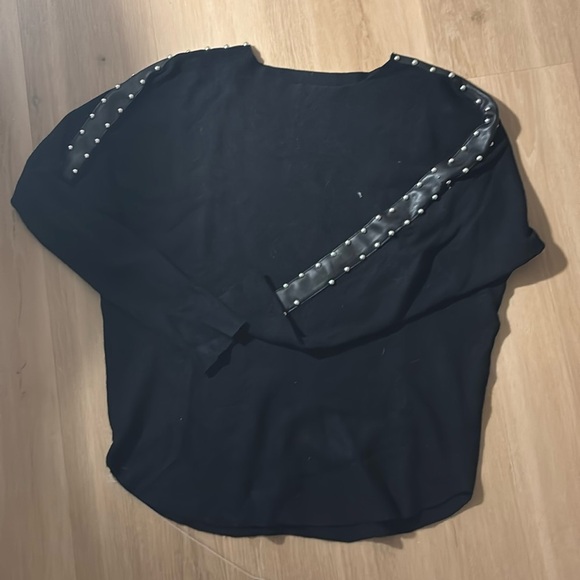 Black studded top - Picture 1 of 3